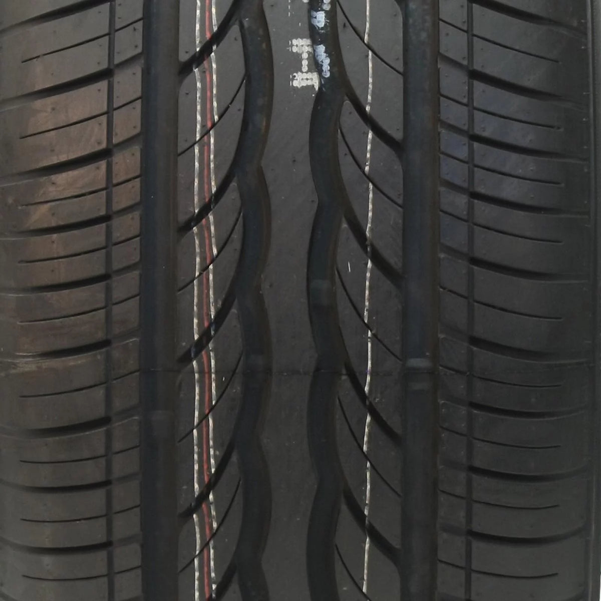 225/40R18 92W XL Passenger Tire G238