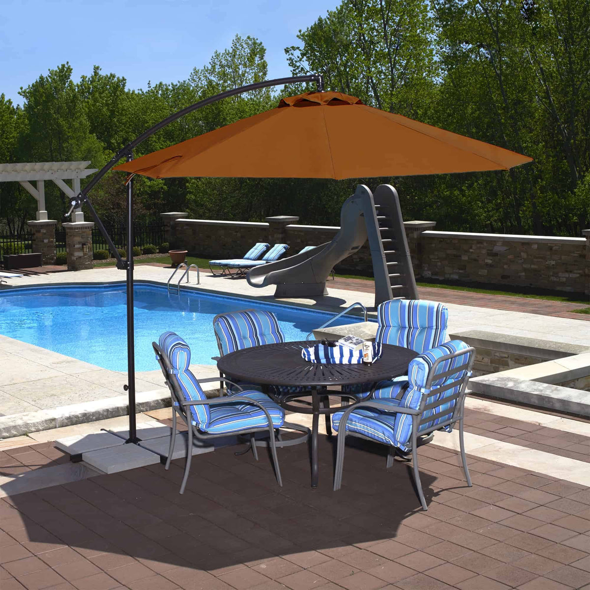 10-Foot Octagonal Cantilever Umbrella I792314