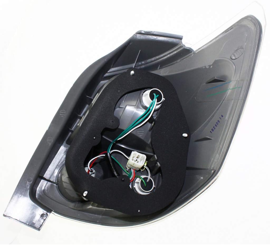 Pack of 2 Rear Tail Light for Toyota Matrix M24816