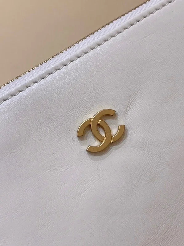 White Handbag C40010