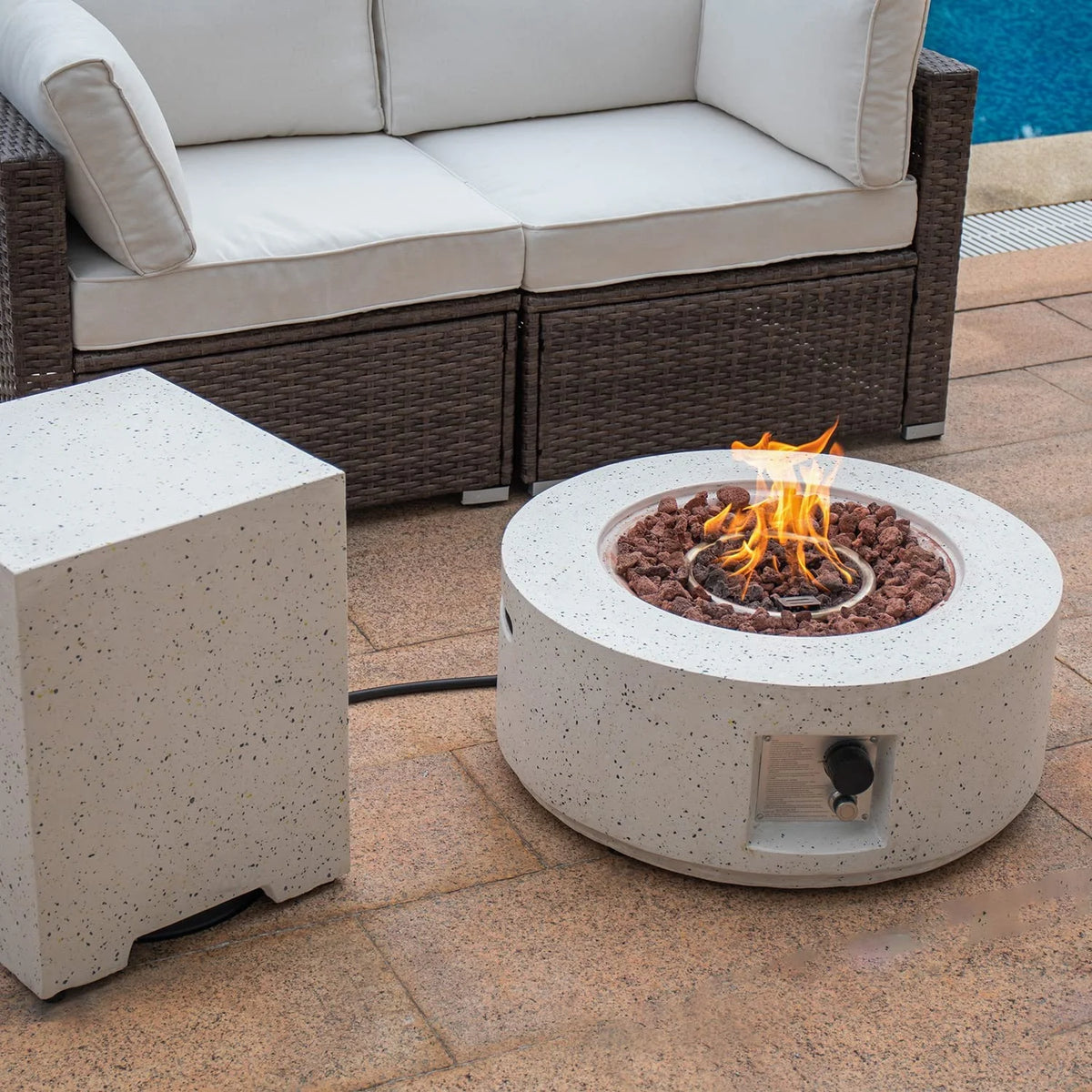 40,000 BTU Outdoor 28-inch Round Propane Fire Pit Table Set H911